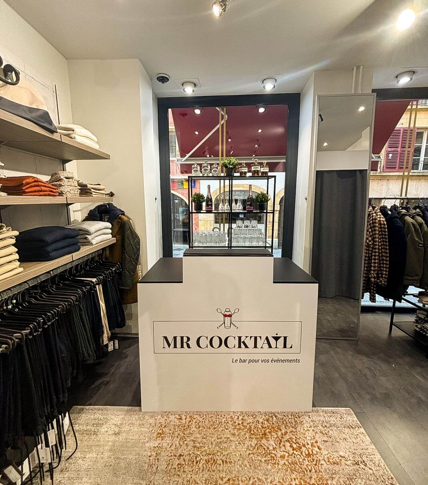 Bar intimiste lors du lancement d’une nouvelle boutique en Suisse