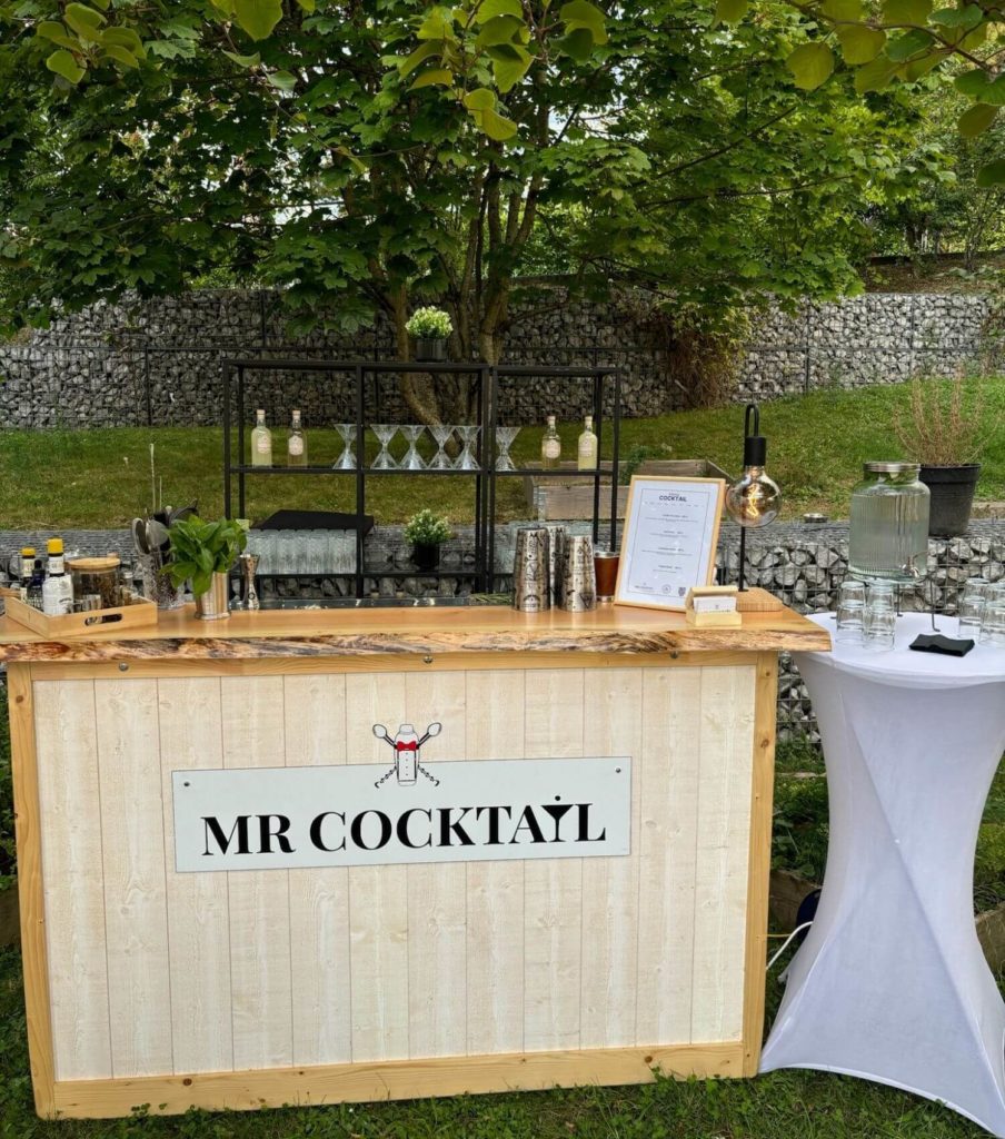 Bar signature installé pour un événement en Suisse, design raffiné et sur mesure